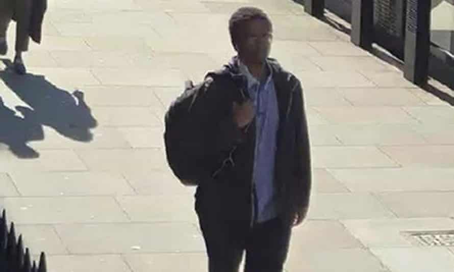 Ali Harbi Ali se ve en CCTV en Westminster el 22 de septiembre de 2021