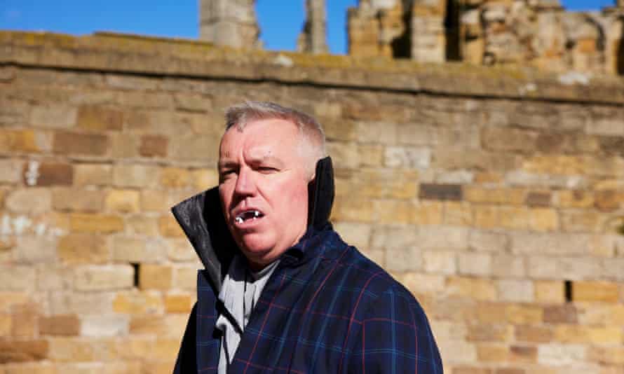 Mark Brown disfrazado de vampiro