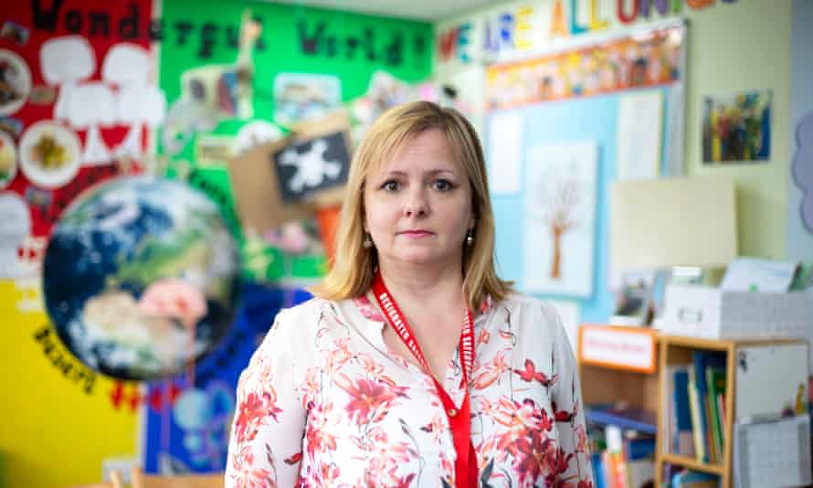 Helen Stout, directora de la escuela primaria Meadowfield en Halton Moor en Leeds, tuvo que tomar a regañadientes la decisión de dejar de financiar la leche para los 200 niños clave de la etapa 2 de la escuela a fines de la próxima semana.