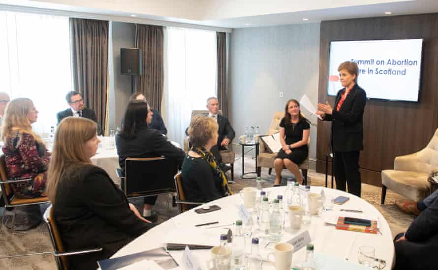 Nicola Sturgeon hablando en una cumbre sobre la atención del aborto celebrada hoy en el Hilton Edinburgh Carlton Hotel.