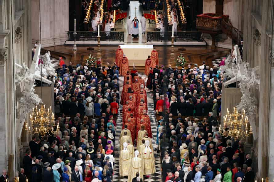 Una congregación de 2.000 personas se reunió para la ceremonia en St Paul's