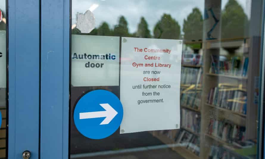Craven Arms en contención.  La puerta de la biblioteca, ahora cerrada.