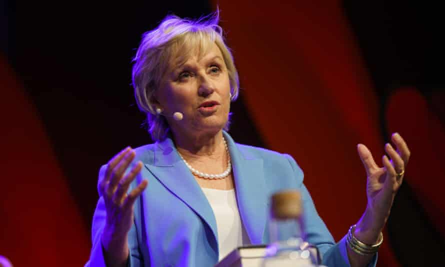 Tina Brown, autora de The Palace Papers, hablando en el festival Hay.