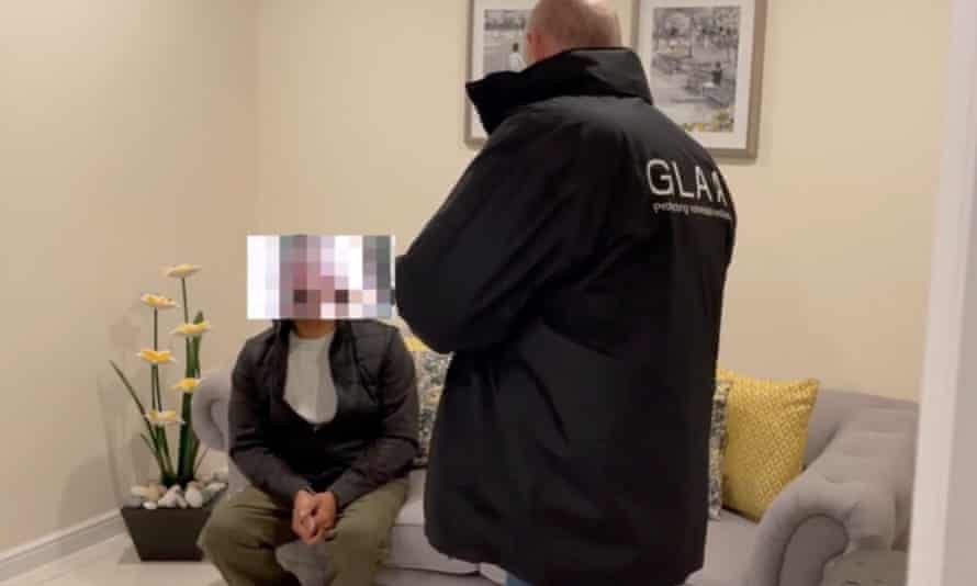 Pareja arrestada bajo sospecha de explotar a estudiantes vulnerables en el norte de Gales