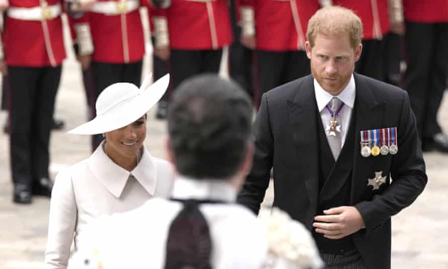 El príncipe Harry y Meghan llegan para el servicio