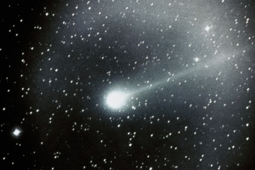 Cometa gigante raro haciendo un 