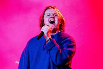 Lewis Capaldi revela que es 'demasiado perezoso' para escribir música nueva en el festival de la Isla de Wight