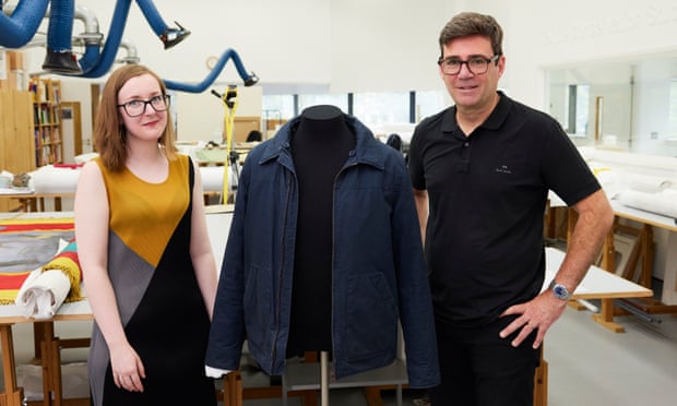 La restauradora Beth Gillions con Burnham y su chaqueta Howick con 