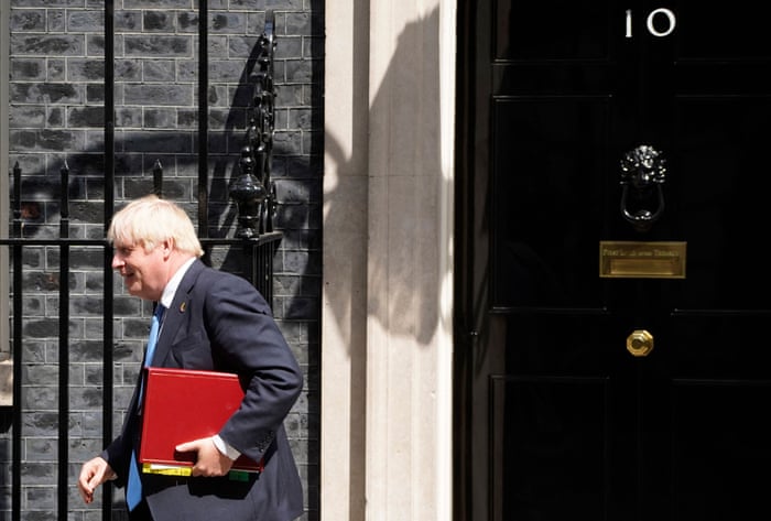 Boris Johnson deja el No 10 antes de los PMQ