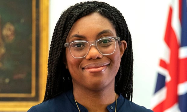 La diputada Kemi Badenoch, secretaria de nivelación e igualdad antes de su dimisión la semana pasada, se ha declarado candidata a la dirección tory.