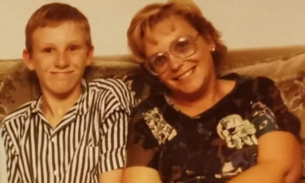 Rosemary Calder y su hijo Nicholas, que murió de VIH en 1999 después de ser tratado con hemoderivados contaminados