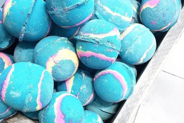 Soy un ex empleado de Lush y he aquí por qué las bombas de baño son una estafa total