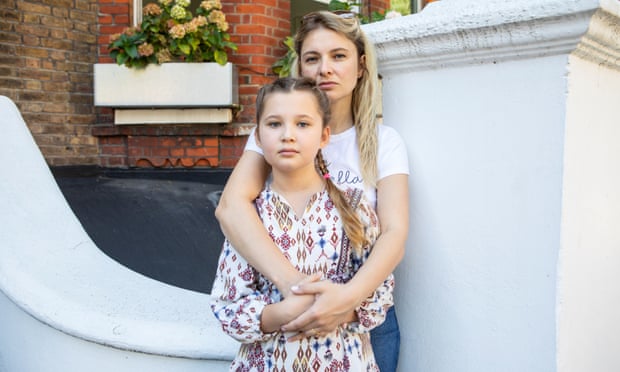 Olha Apriamova y su hija Alina, refugiadas de Kyiv.