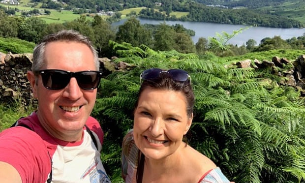 Sue Hayward con su esposo, Kieran, en el Distrito de los Lagos.