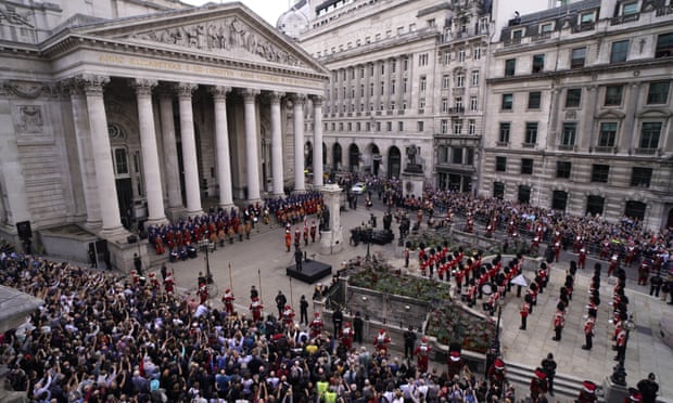 La segunda proclamación en la City de Londres, en el Royal Exchange.