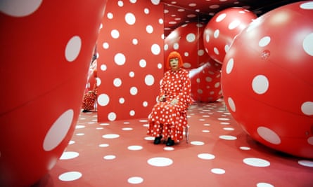 Yayoi Kusama con su Dots Obsession en el Museo Watari de Arte Contemporáneo de Tokio