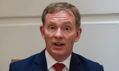 Chris Bryant, presidente del comité de normas de la Cámara de los Comunes, criticó a Arron Banks por la 