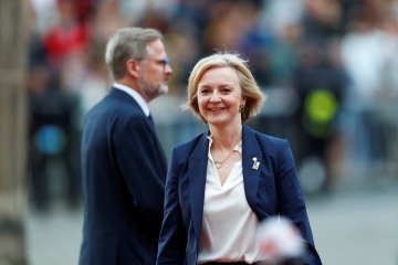 Los trabajadores recibirán un aumento salarial de £ 330 al año después de que los parlamentarios voten para revocar las leyes fiscales