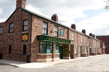 La leyenda de Coronation Street regresará dramáticamente a los adoquines después de 12 años