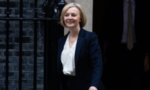 Liz Truss fuera de Downing Street