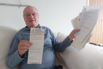 Me multaron con £ 105 por estacionar en líneas amarillas dobles pero tengo una placa azul.