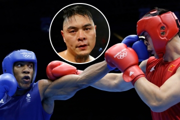 El viejo enemigo de AJ, Zhang, fue trasladado de urgencia al hospital después de sufrir insuficiencia renal y anemia.