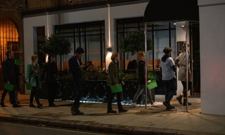Los activistas de Animal Rebellion ingresan al restaurante Chelsea de Gordon Ramsay.