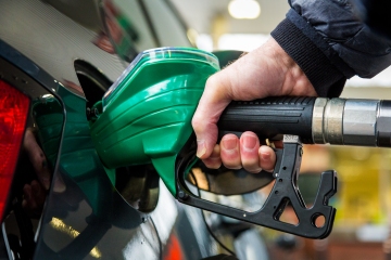 Los precios de la gasolina se han desplomado 30 peniques el litro desde julio: cómo repostar por menos