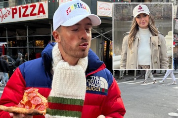 Grealish come pizza en Nueva York mientras él y su novia Sasha Attwood disfrutan de las fiestas