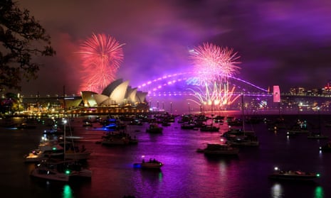 Celebraciones de Nochevieja en SídneyLos primeros fuegos artificiales estallan sobre la Ópera de Sídney.
