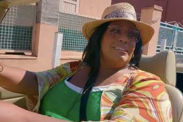 Alison Hammond coquetea escandalosamente con un piloto de carreras multimillonario