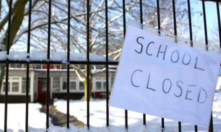 Cierres de escuelas en el Reino Unido hoy EN VIVO: La nieve causa caos e interrupción de viajes en medio de cierres de carreteras y servicios de trenes cancelados