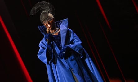 Jodie Turner-Smith en el escenario durante los Fashion Awards 2022 en el Royal Albert Hall