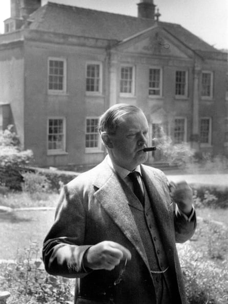 Evelyn Waugh fotografiada en 1955 en Piers Court.