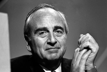 Lord Young en 1988, como Secretario de Estado de Comercio e Industria.