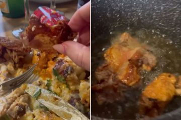 Mujer chicharra de pavo para acompañar su cena navideña