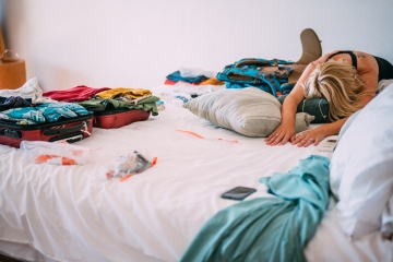 El hombre revela un truco de embalaje barato cuando vuela el equipaje de mano y a la gente le encanta