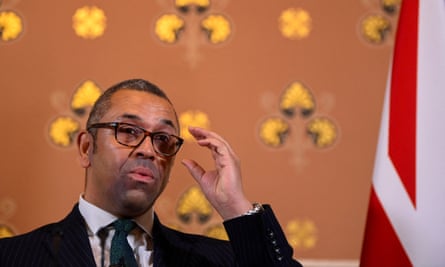 El secretario de Relaciones Exteriores británico, James Cleverly, condenó 