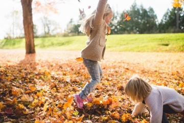 El video de un hombre saltando a través de las hojas es el 'más aterrador' que ha visto un médico