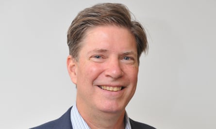 Retrato de Ed Siegal sonriendo
