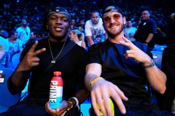 KSI y Paul reciben un golpe hilarante en Tottenham con un canto X-rated en Sydney