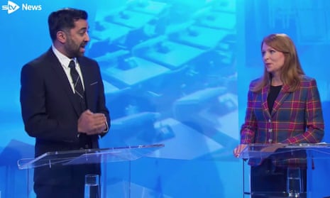Humza Yousaf y Ash Regan se enfrentan en el debate sobre el liderazgo del SNP.