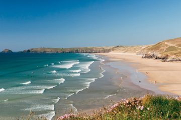 ¿Cuáles son las mejores playas de Cornualles para surfear, familias y perros?