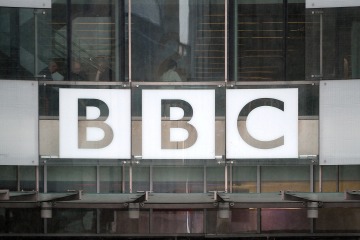 La superestrella mundial del pop hace una aparición especial en la comedia de la BBC Ghosts