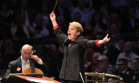 Marin Alsop dirige Last Night of the Proms en 2015.
