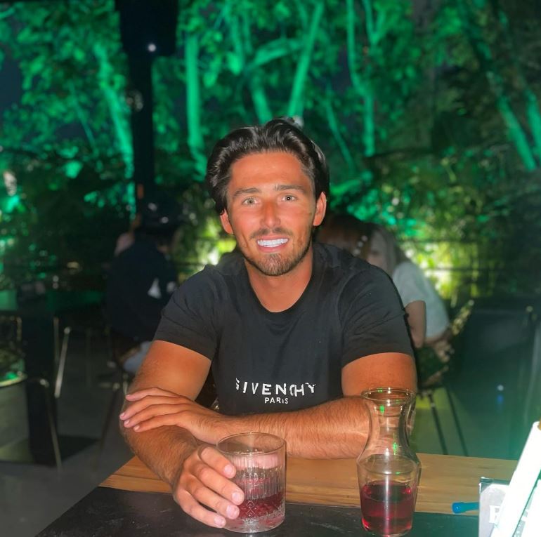 Hablando sobre lo que busca en una chica, Zachary dijo que le gusta alguien que esté orientado a la familia.