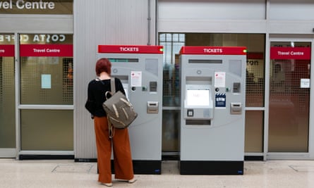 Máquinas expendedoras de billetes en la estación de Darlington.