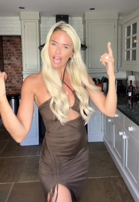 La gente alaba a la madre por su confianza y ella reveló su secreto para mantener su piel brillante.