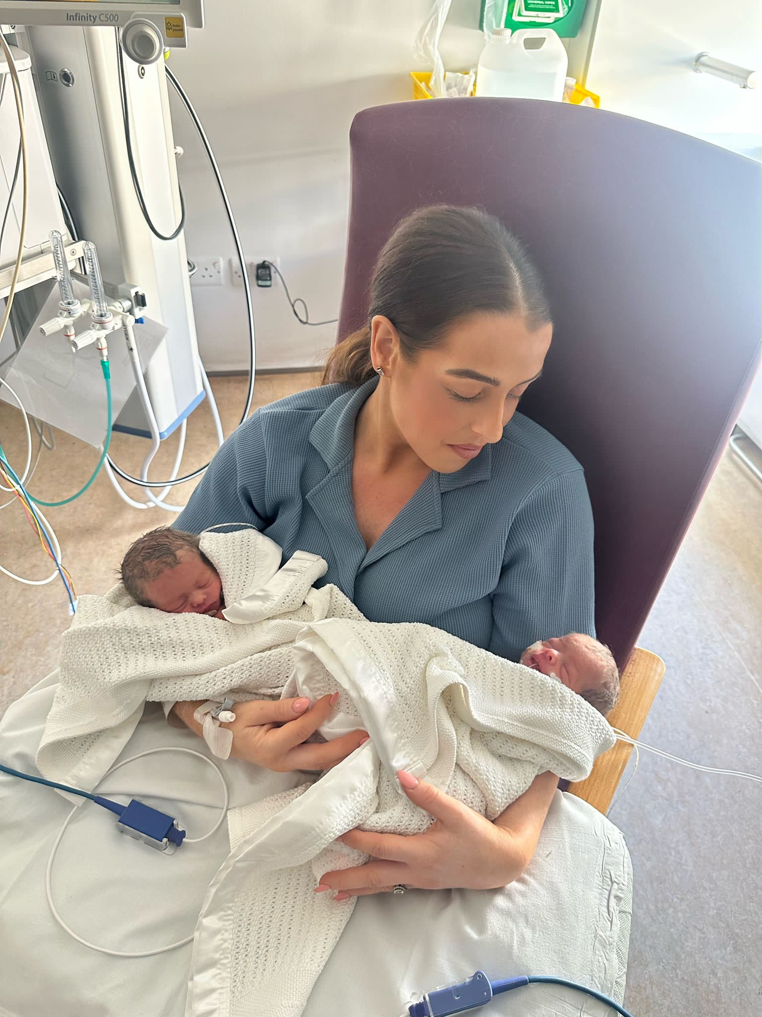 La esposa de Tom, Sinead, tuvo un parto traumático