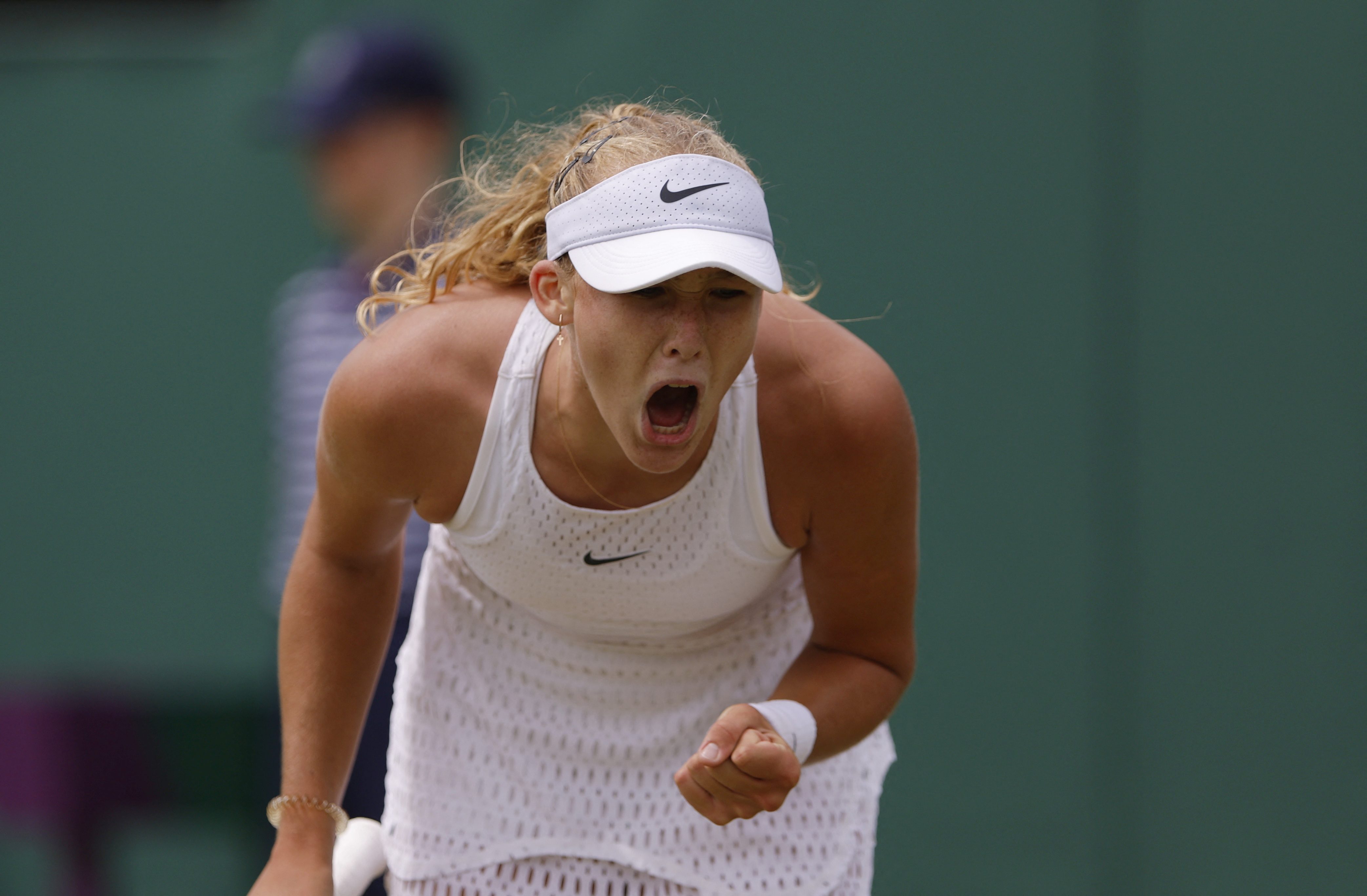 Andreeva celebra en una victoria de tercera ronda sobre su compatriota rusa Potopova